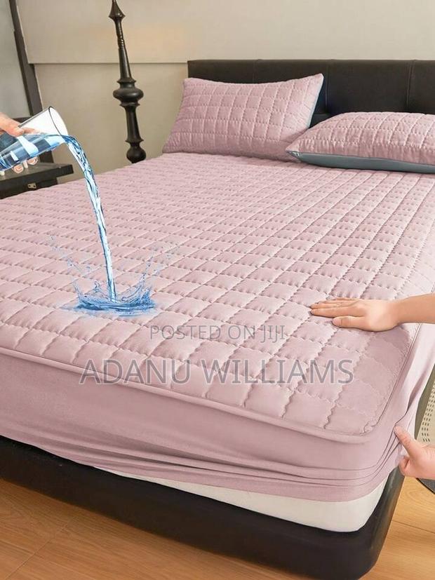 Quality Fitted Waterproof Mattress Cover Protector · Photo 1
