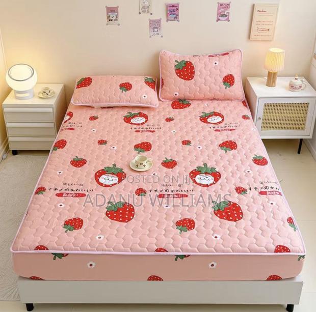 Quality Fitted Waterproof Mattress Cover Protector · Photo 2
