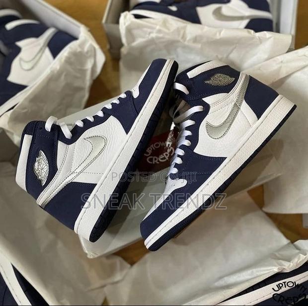 Air Jordan R1 Midnight Blue · Photo 1
