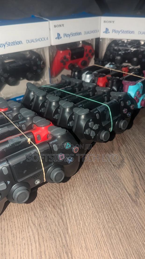 Playstation Controllers · Photo 1