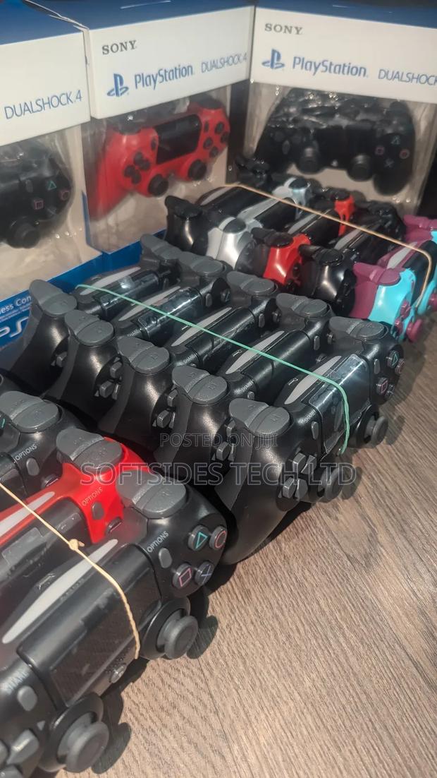 Playstation Controllers · Photo 4