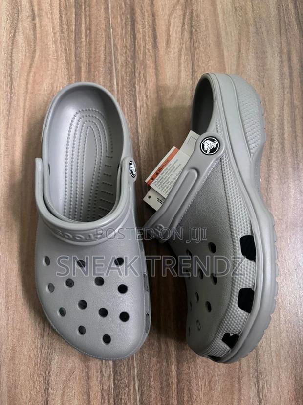 Original Crocs All Grey · Photo 1