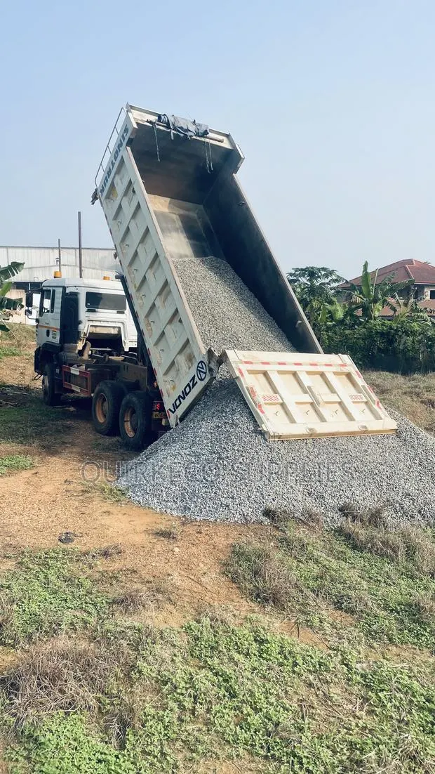 Quarry Chippings and Chippings Quarry Stones and Dust · Photo 1