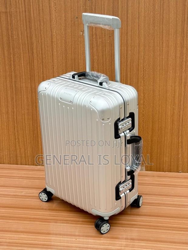 Rimowa 20 24inches Traveling Suitcase · Photo 2