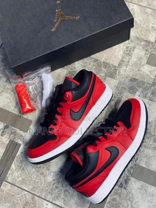 Air Jordan 1low Red Black · Photo 2