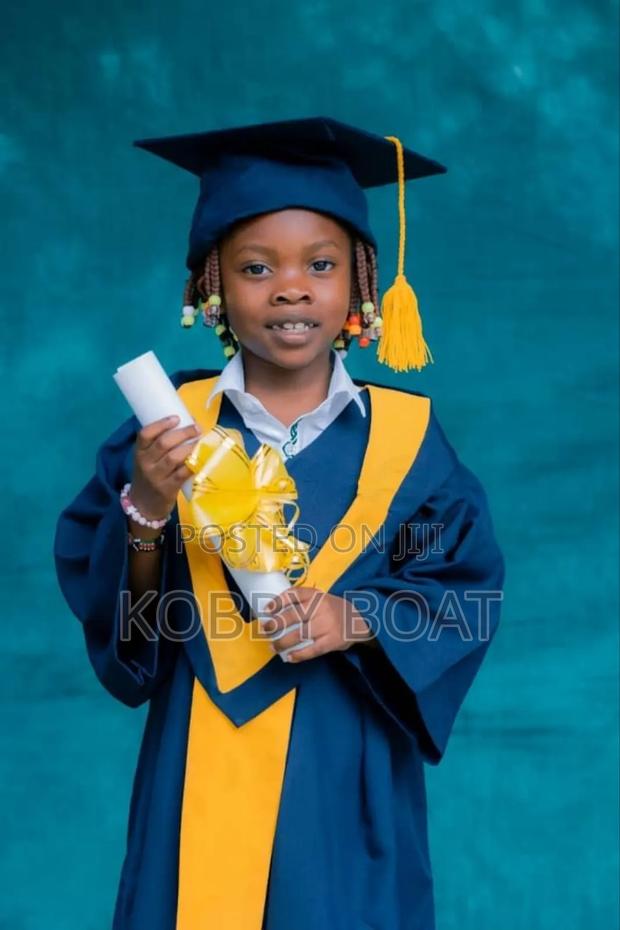Graduation Gown / Robe For Kids · Photo 1