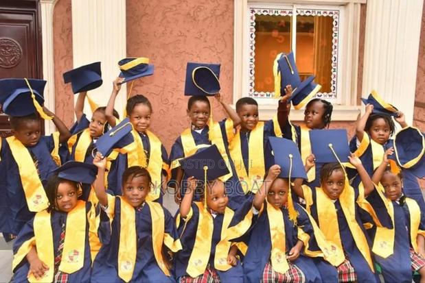 Graduation Gown / Robe For Kids · Photo 4
