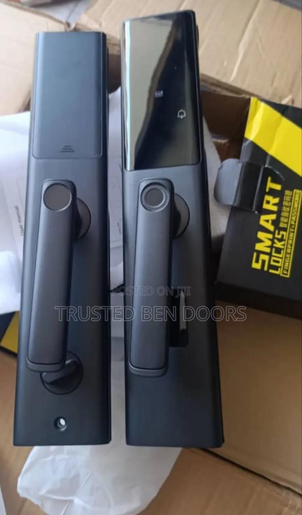 Wifi Tuya Controlled Biometric Smartlock · Photo 1