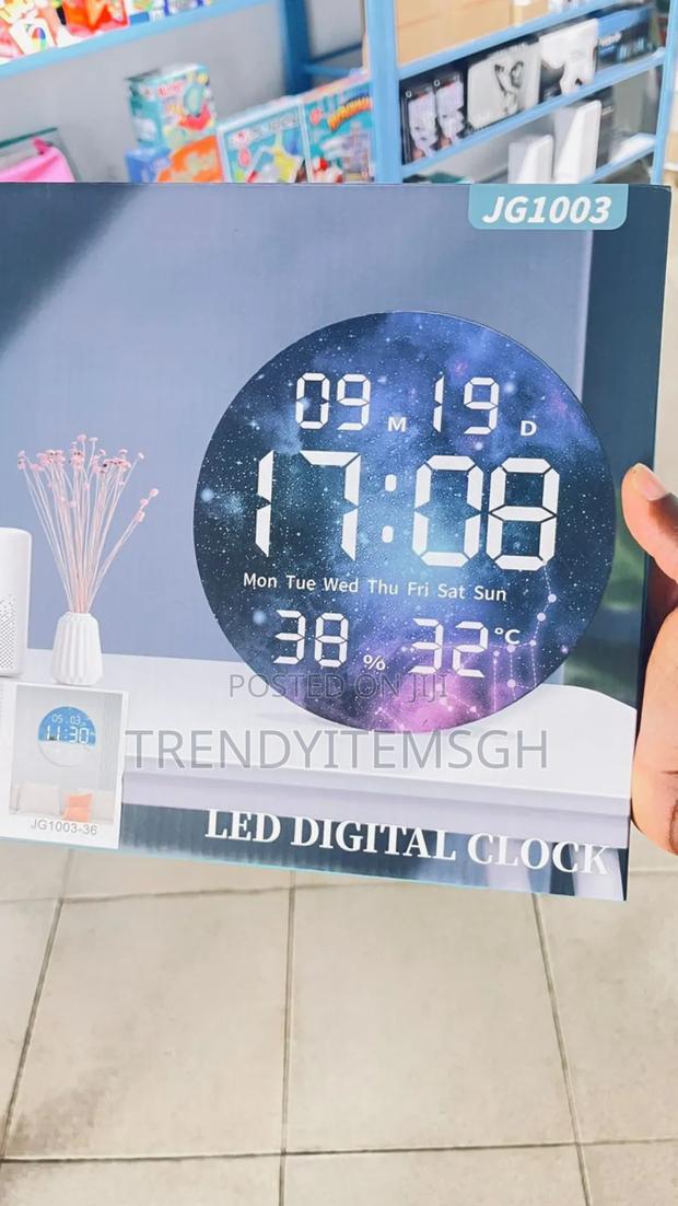 Digital Wall Clock · Photo 1