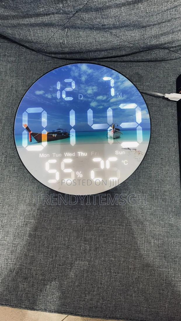 Digital Wall Clock · Photo 3