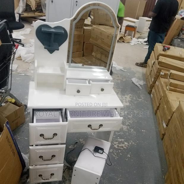 Royal Furniture Dresser (Dressing Table) · Photo 2