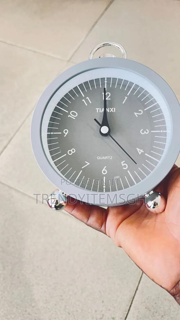 Pendulum Alarm Clock · Photo 4
