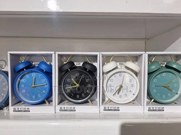 Antic Alarm Clock · Photo 2