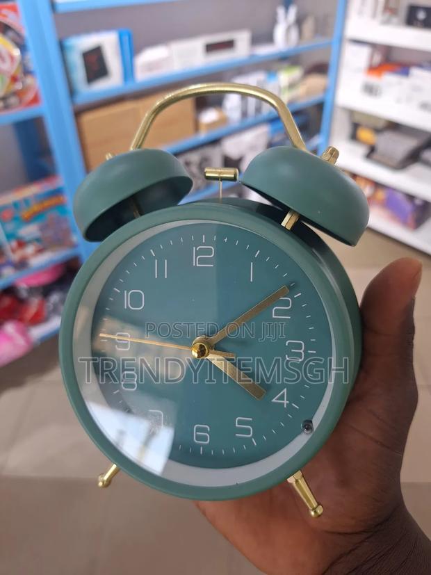 Metal Analog Alarm Clock · Photo 4