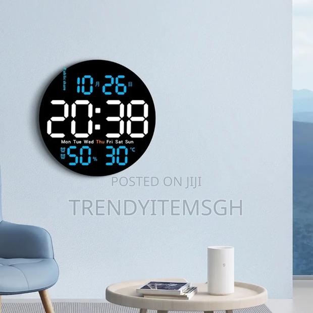 Digital Wall Clock · Photo 4