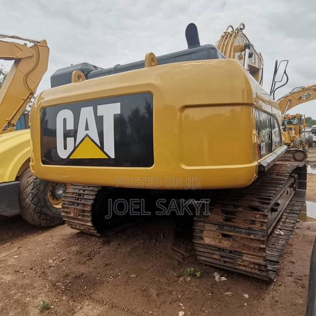 Cat 330 Excavator for Sale! · Photo 2