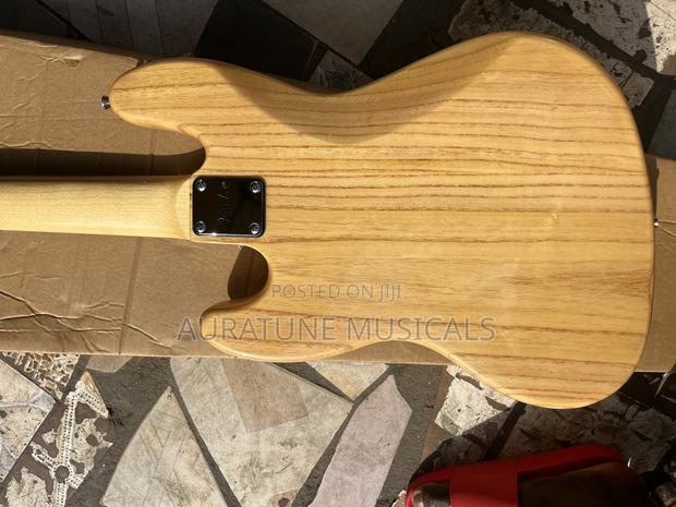 Fender Passive Bass Guitar · Photo 5