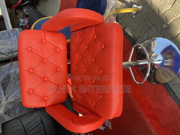 Adjustable Bar Chair · Photo 2