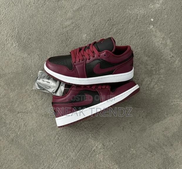 Air Jordan R1 Low Wr · Photo 1