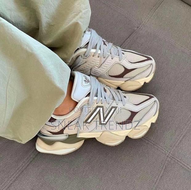 New Balance 9060 Brown Cream · Photo 1