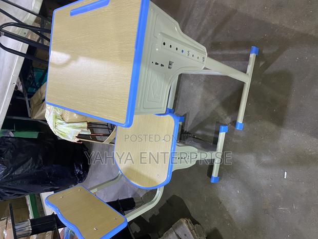 Metal Desk · Photo 1