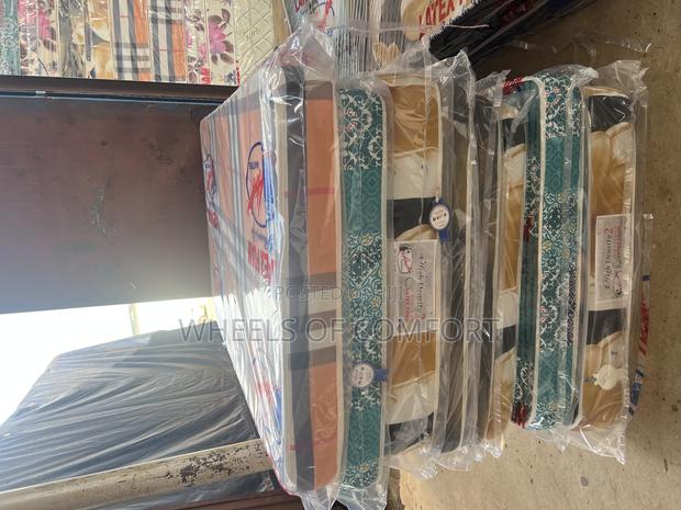 Latex Foam Hd1 6inches Medium Mattress · Photo 3