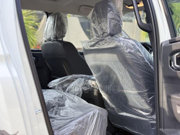 New Mitsubishi L200 2024 White · Photo 4