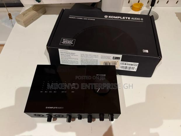 Native Instruments/Komplete Audio 6 Mk2 · Photo 1