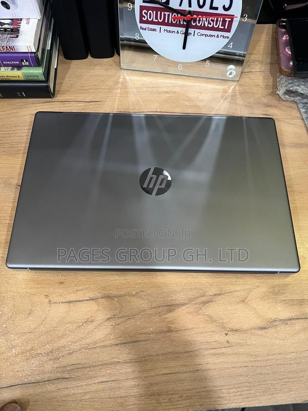 New Laptop HP 250 G10 8GB Intel Core I7 SSD 512GB · Photo 3