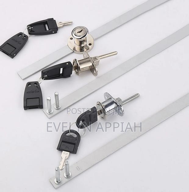 16mm 19mm Central Drawer Lock · Photo 1