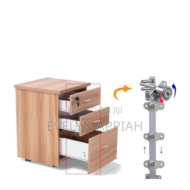 16mm 19mm Central Drawer Lock · Photo 3