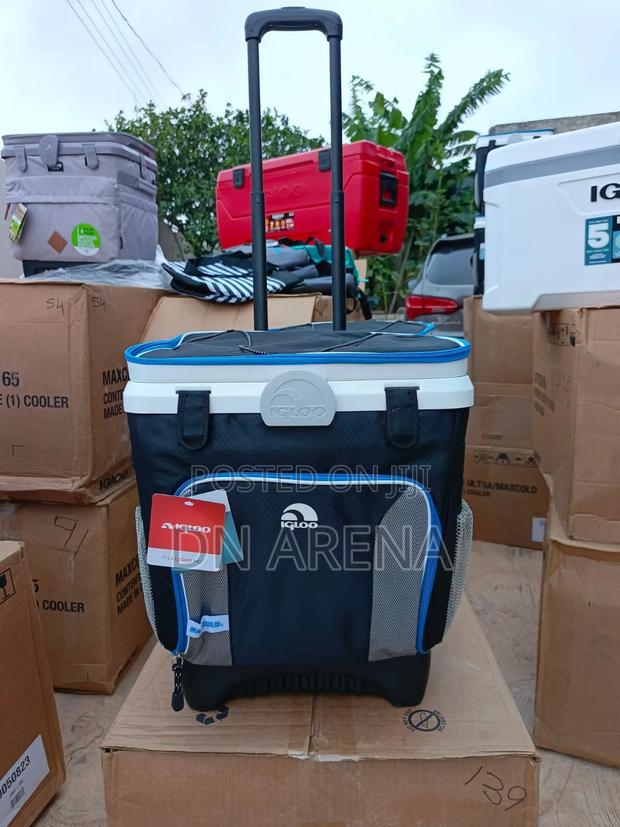 Igloo Maxcold Fusion 36-Can Roller Bag · Photo 3