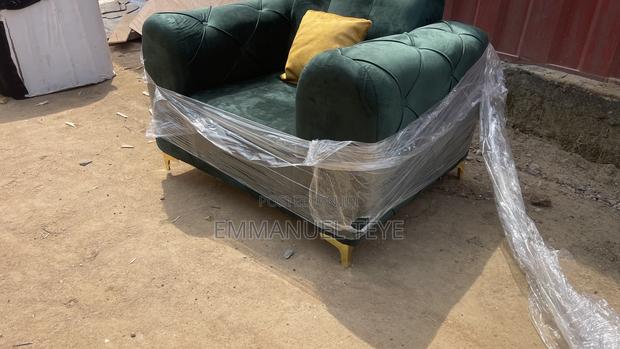 Stylish Single Sofa for Sell · Photo 2
