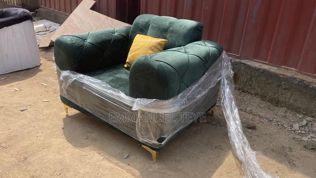 Stylish Single Sofa for Sell · Photo 1