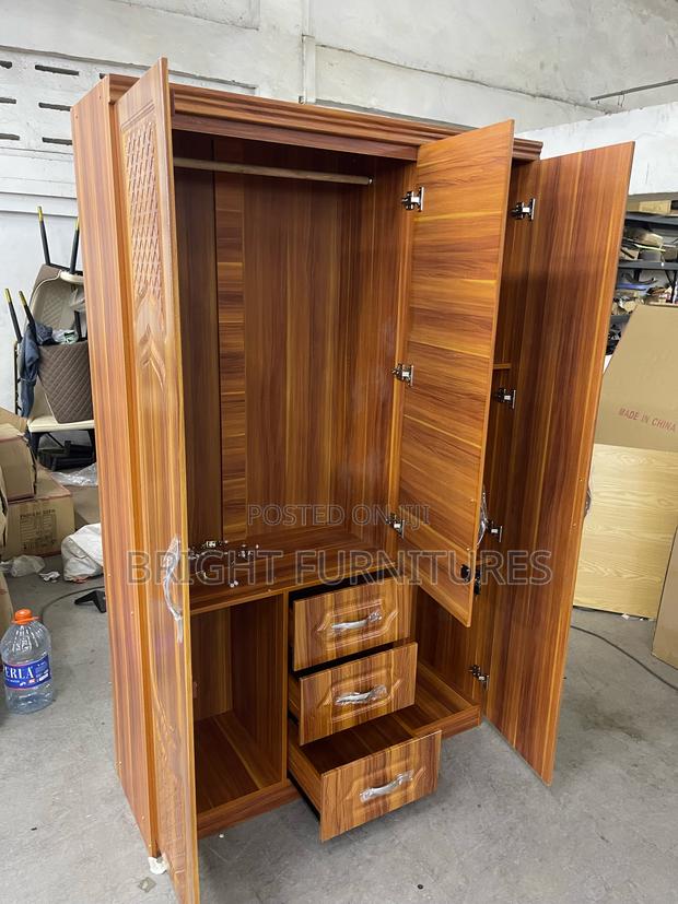 Wooden 3 Doors Wardrobe With Mirror · Photo 4