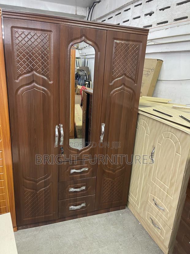 Wooden 3 Doors Wardrobe With Mirror · Photo 5