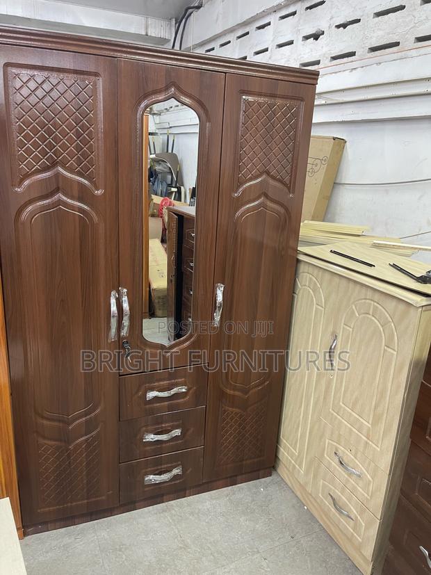 Wooden 3 Doors Wardrobe With Mirror · Photo 3