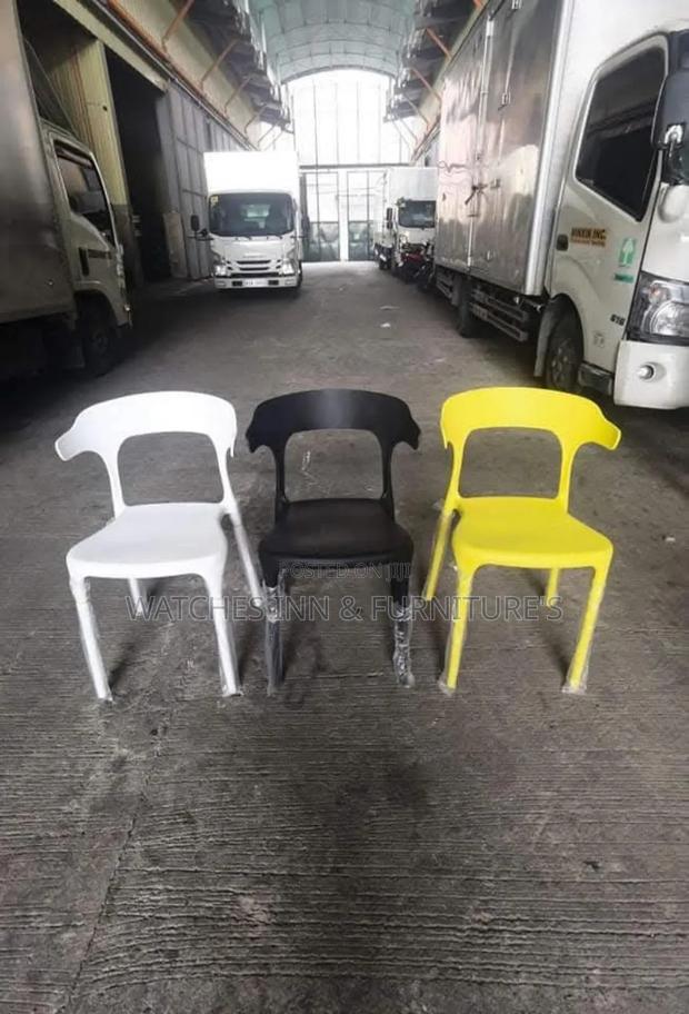 Modern Durable Plastic Chair · Photo 1