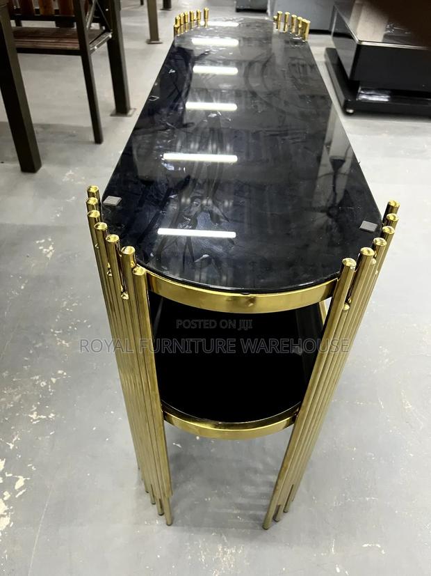 Console Table · Photo 3