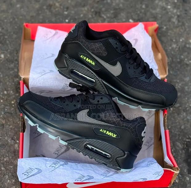 Nike Air Max 90 Black Volt Sneakers · Photo 1