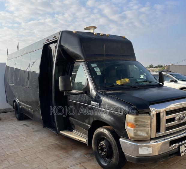 Ford E450 2012 Black · Photo 3