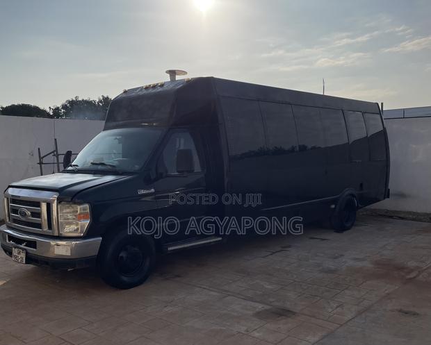 Ford E450 2012 Black · Photo 2