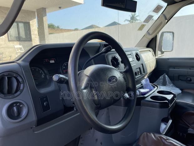 Ford E450 2012 Black · Photo 4