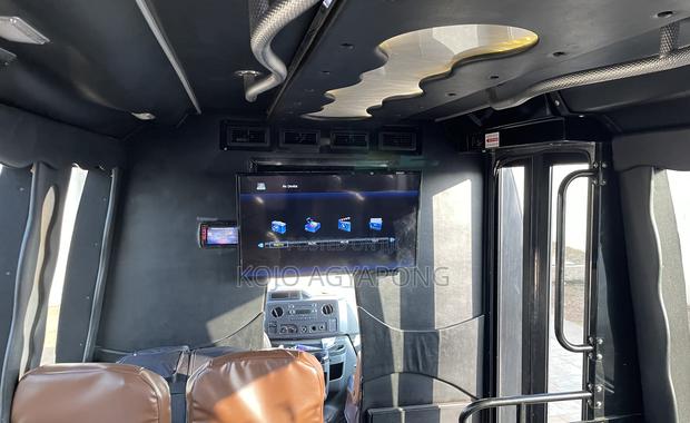 Ford E450 2012 Black · Photo 6