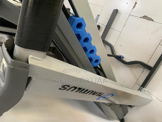 Nautilus Treadmill 150kg · Photo 6