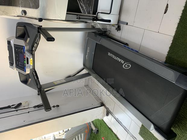 Nautilus Treadmill 150kg · Photo 2