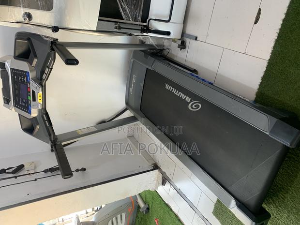 Nautilus Treadmill 150kg · Photo 4