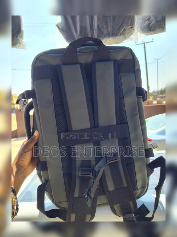 Omaska 17 Inch Waterproof Backpack for Students Workers · Photo 2