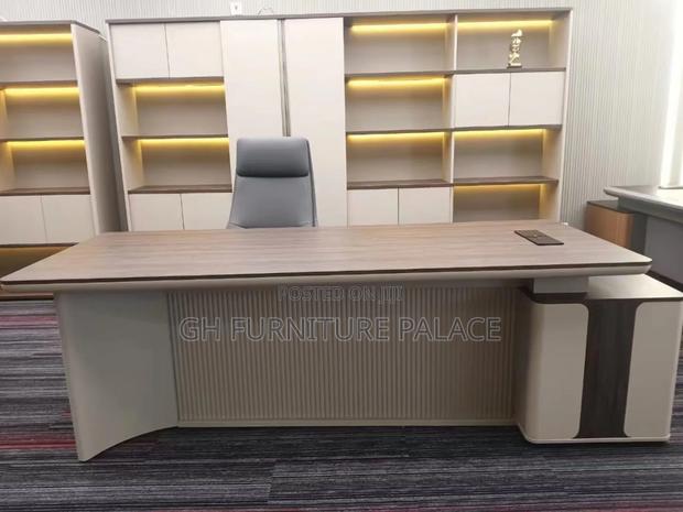 Executive Table For Sale · Photo 1