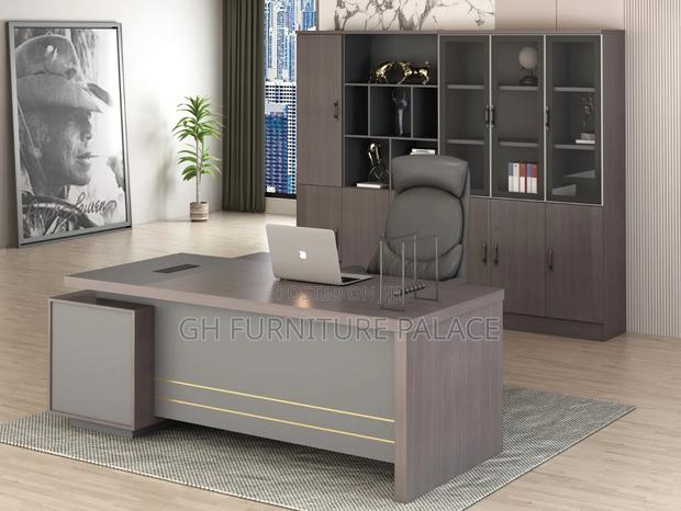Executive Table For Sale · Photo 1